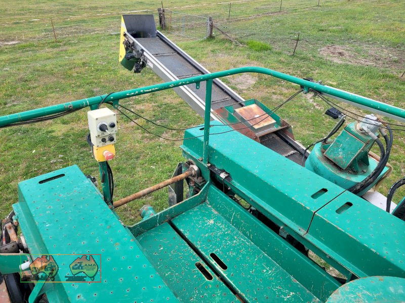 2002 Nairn 680LS Grape Harvester - photo 5