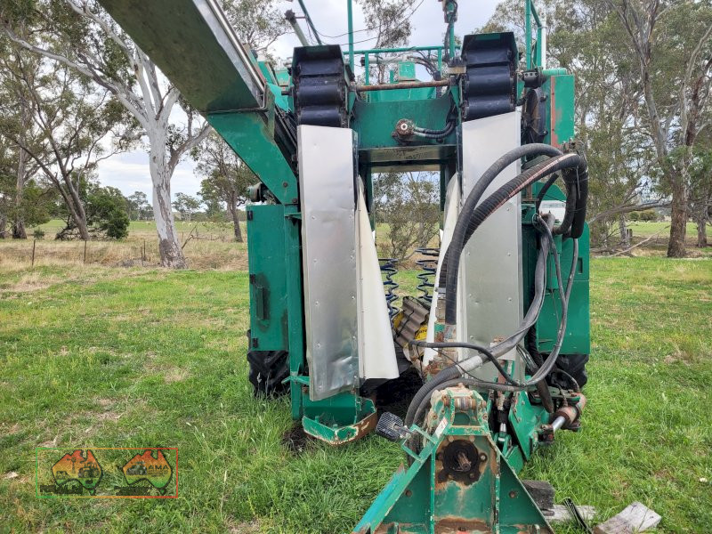 2002 Nairn 680LS Grape Harvester - photo 3