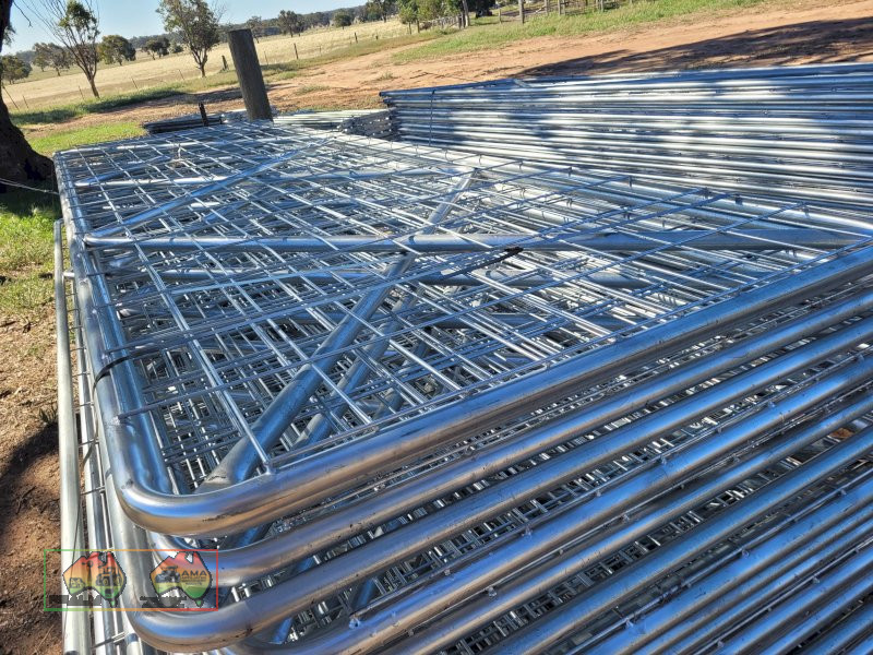New 14ft N-Stay Farm Gates - photo 4