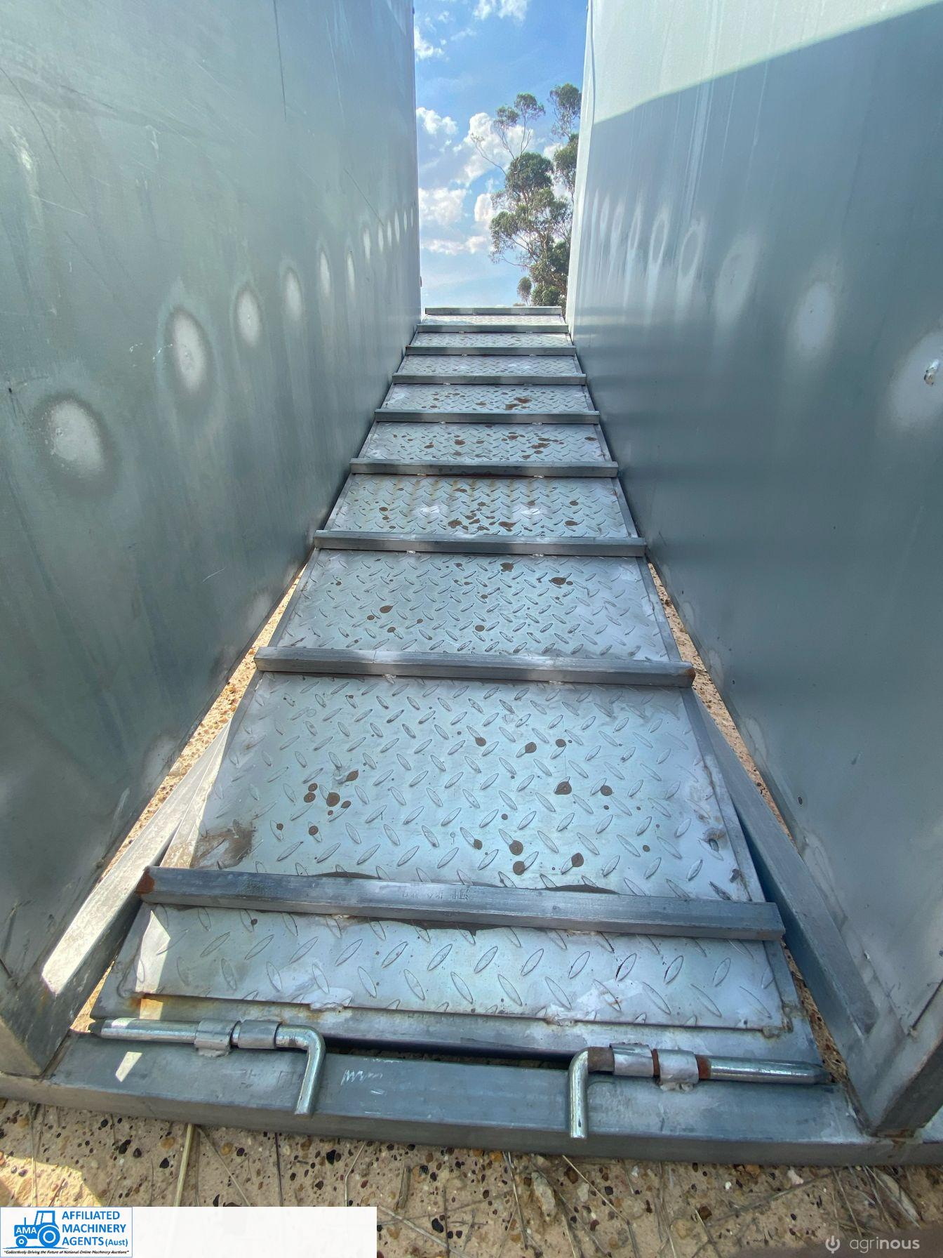 Livestock Loading Race (New Un-used) - photo 2