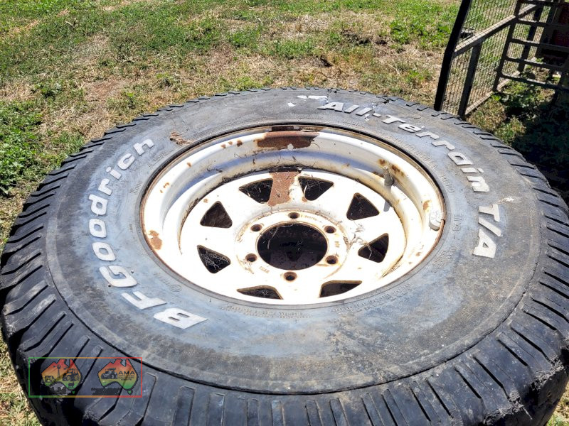 4x Toyota Sunraysia Rims & Tyres