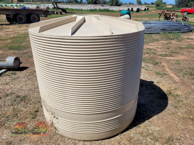 2,000 Ltr Poly Tank - photo 2