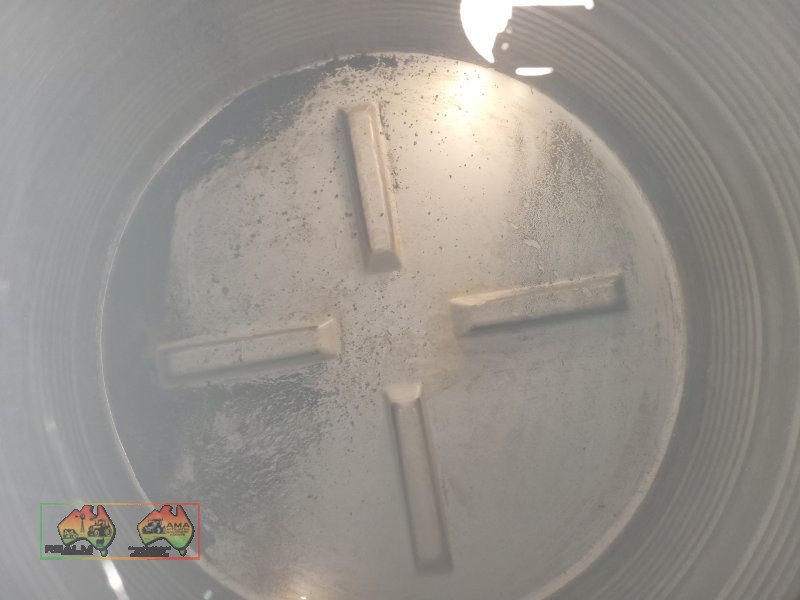 2,000 Ltr Poly Tank - photo 5