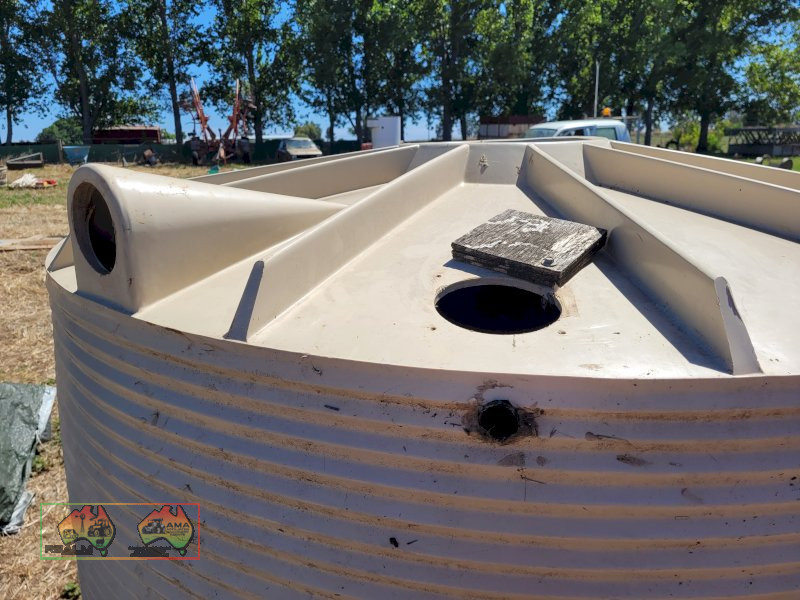 2,000 Ltr Poly Tank - photo 3
