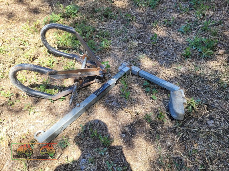Cow Hip Clamp (Good Cond.)