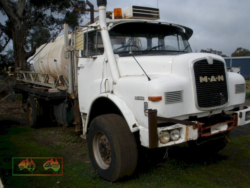 Man 4×4 Spray Truck - photo 3