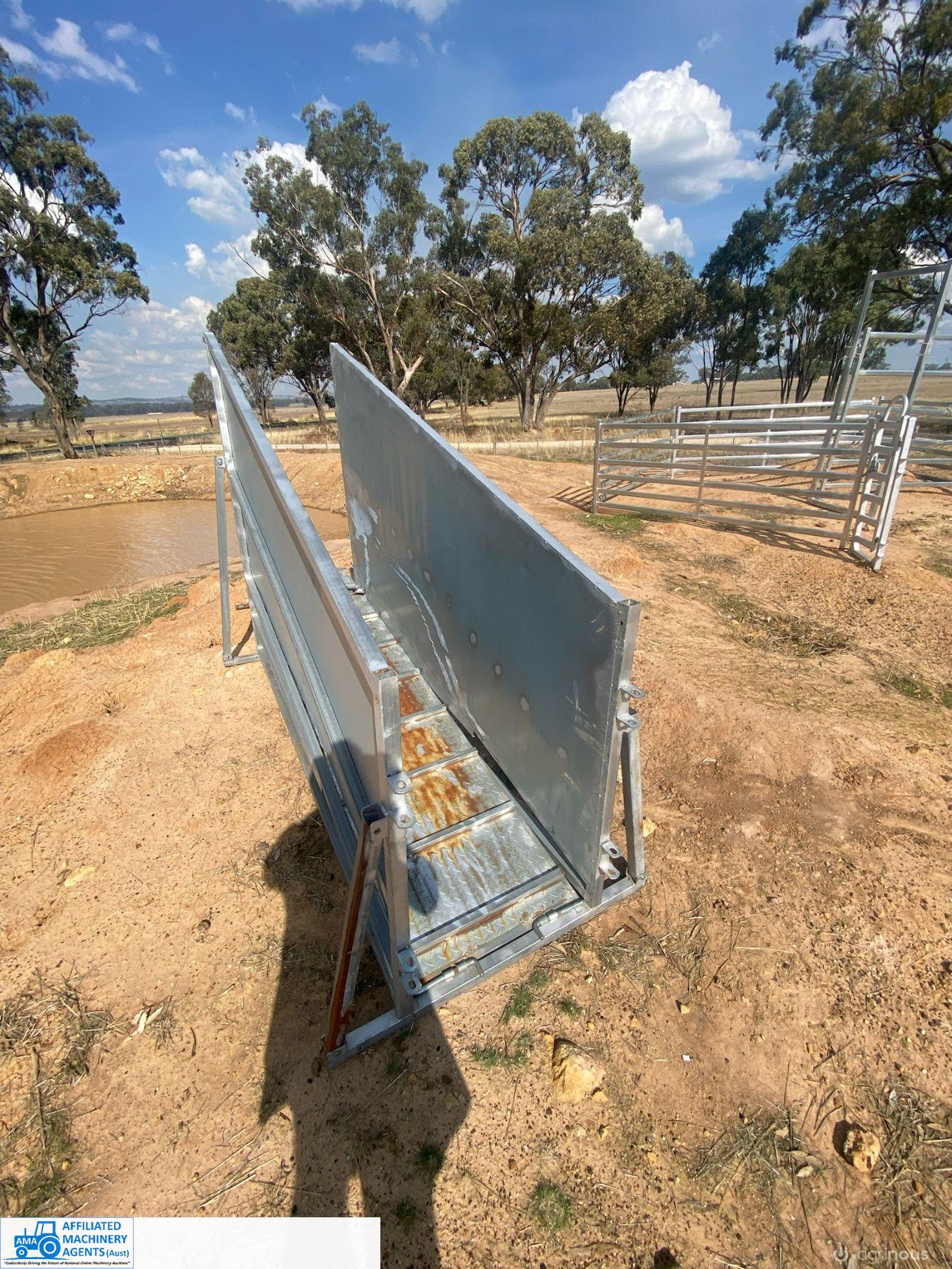 Livestock Loading Race (New Un-used) - photo 3