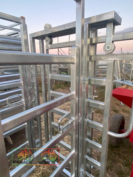 Cattle Crush Backing Gate (New Un-used) - photo 2