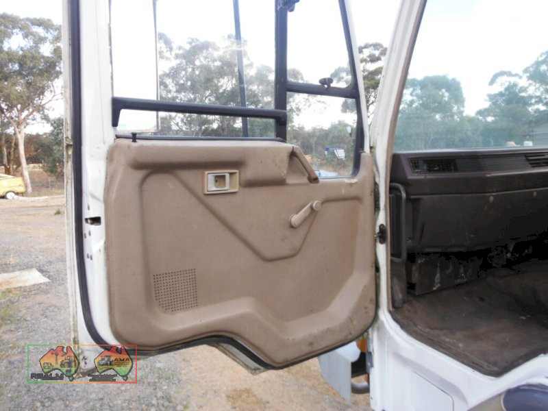 1990 Mitsubishi FK-415 Tipping Tray Truck - photo 7