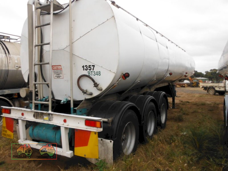 Tri axle Fuel Tanker (REDUCED) - photo 2