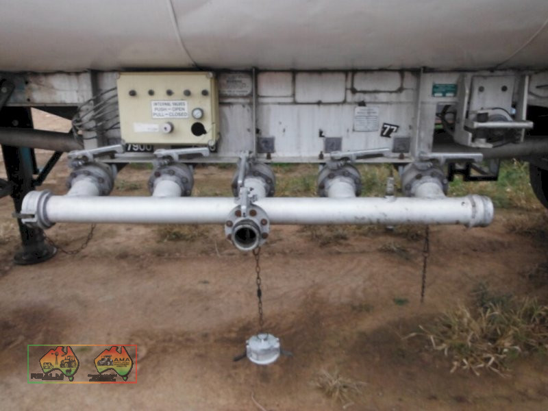 Tri axle Fuel Tanker (REDUCED) - photo 5