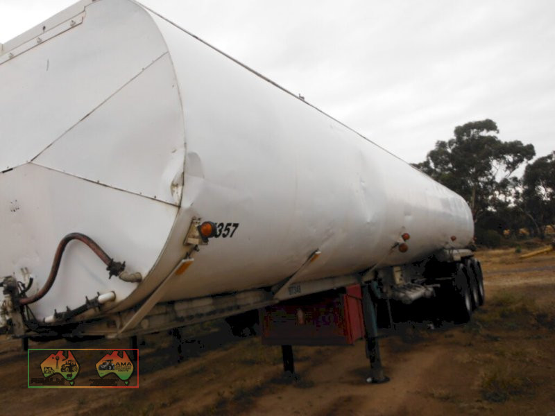 Tri axle Fuel Tanker (REDUCED) - photo 4