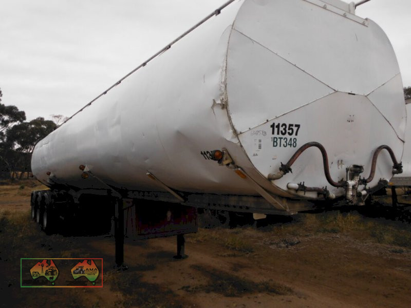 Tri axle Fuel Tanker (REDUCED) - photo 3