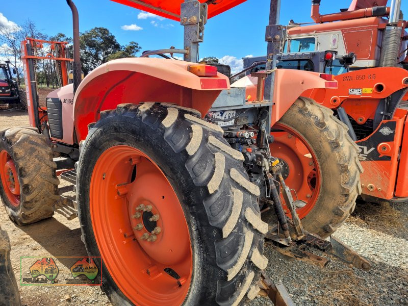 2009 Kubota M105s FWA Tractor with 1.5t Forklift Tower - photo 4
