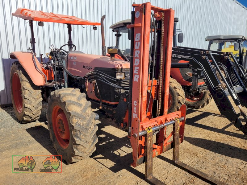 2009 Kubota M105s FWA Tractor with 1.5t Forklift Tower - photo 2