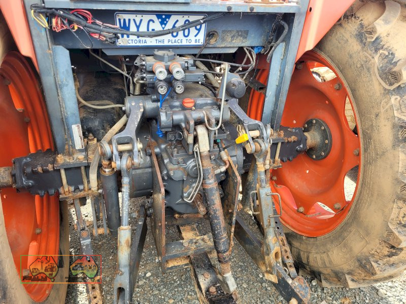2009 Kubota M105s FWA Tractor with 1.5t Forklift Tower - photo 12