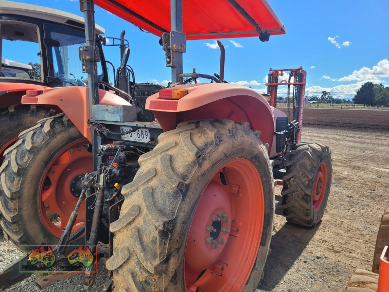 2009 Kubota M105s FWA Tractor with 1.5t Forklift Tower - photo 6