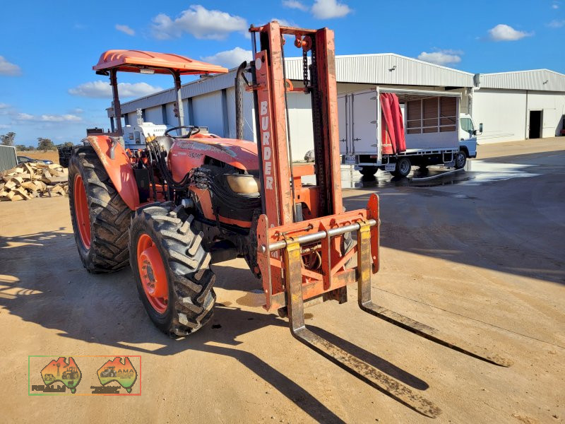 2009 Kubota M540 FWA Tractor with 1.5t Forklift Tower (REDUCED) - photo 3