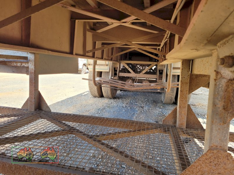 Haulmark Tri-axle 40ft Trailer - photo 9