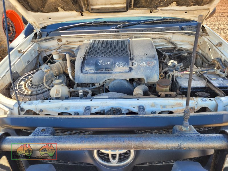 2005 Toyota Hilux 4x4 Dual Cab - photo 18
