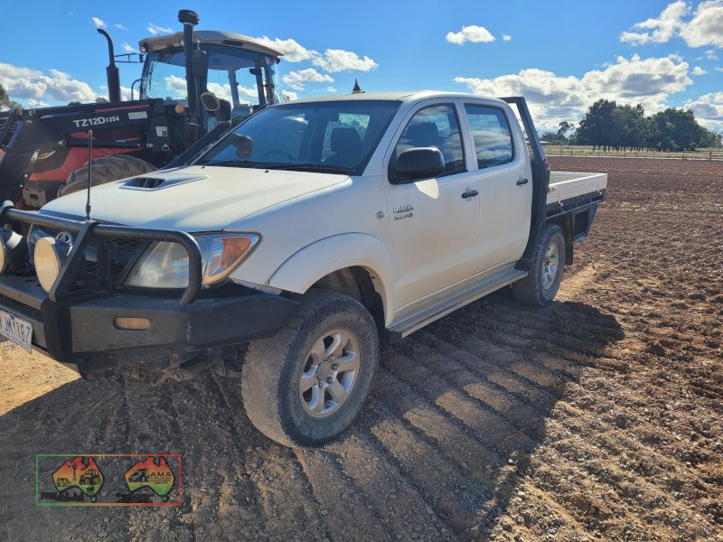 2005 Toyota Hilux 4x4 Dual Cab - photo 2