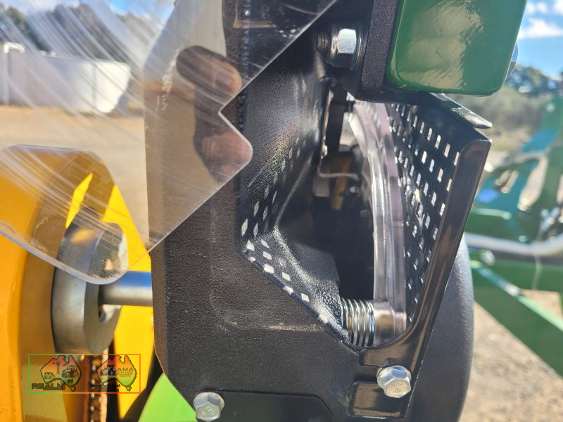 2023 MOM 3000, 3 Row Precision Airseeder (AS-New) - photo 6