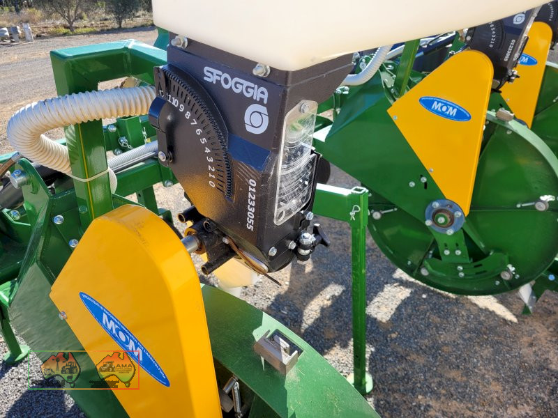 2023 MOM 3000, 3 Row Precision Airseeder (AS-New) - photo 7