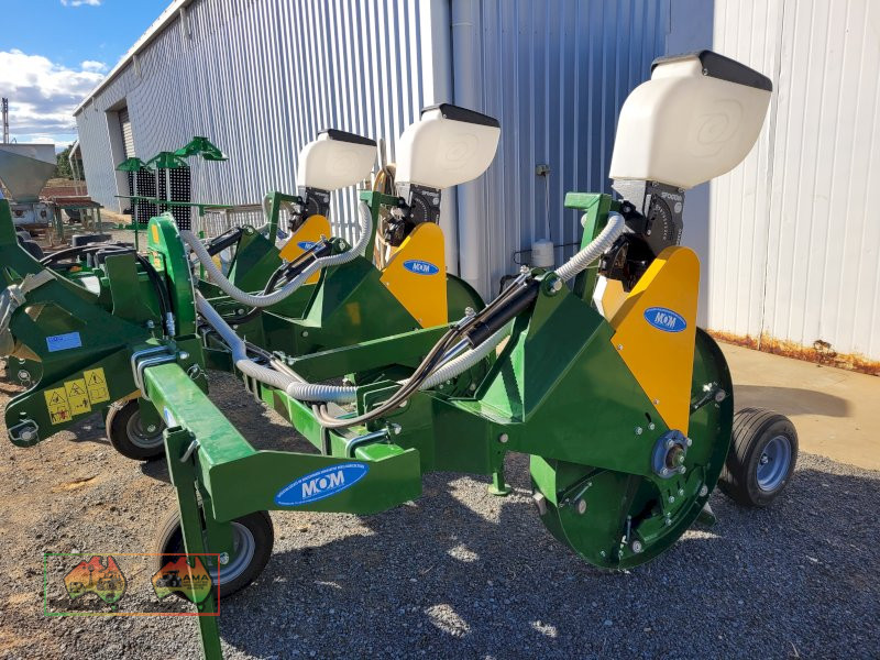 2023 MOM 3000, 3 Row Precision Airseeder (AS-New) - photo 2