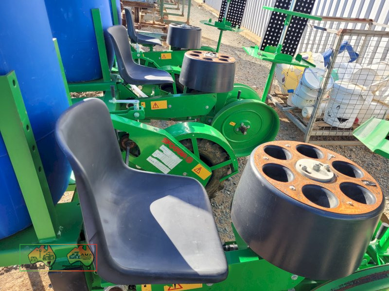 2023 Sfoggia 3 Row Vegie Transplanter (Near New) - photo 4