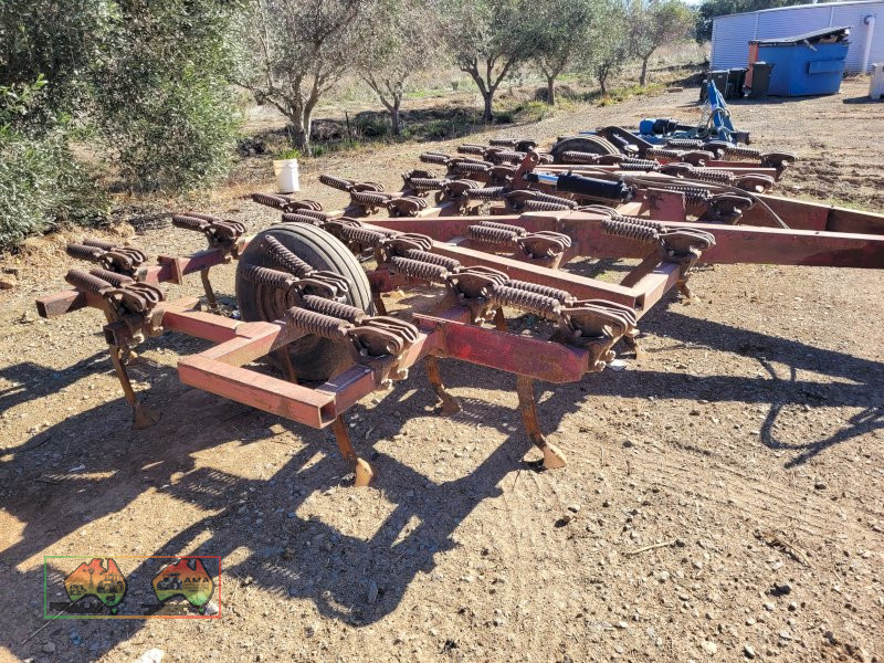 33 Tyne IH-211 Scarifier