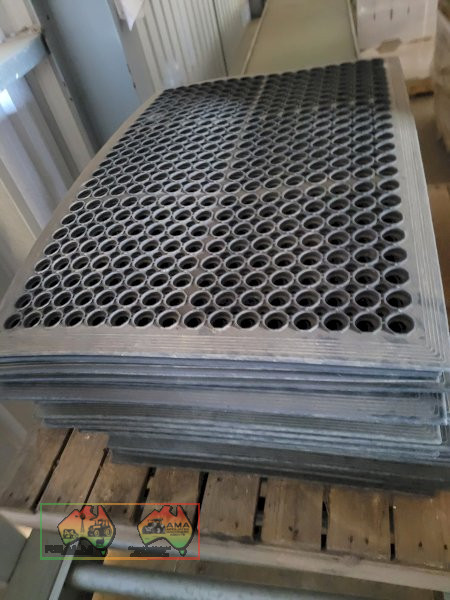 26x New Rubber Floor Mats (600 x 900)