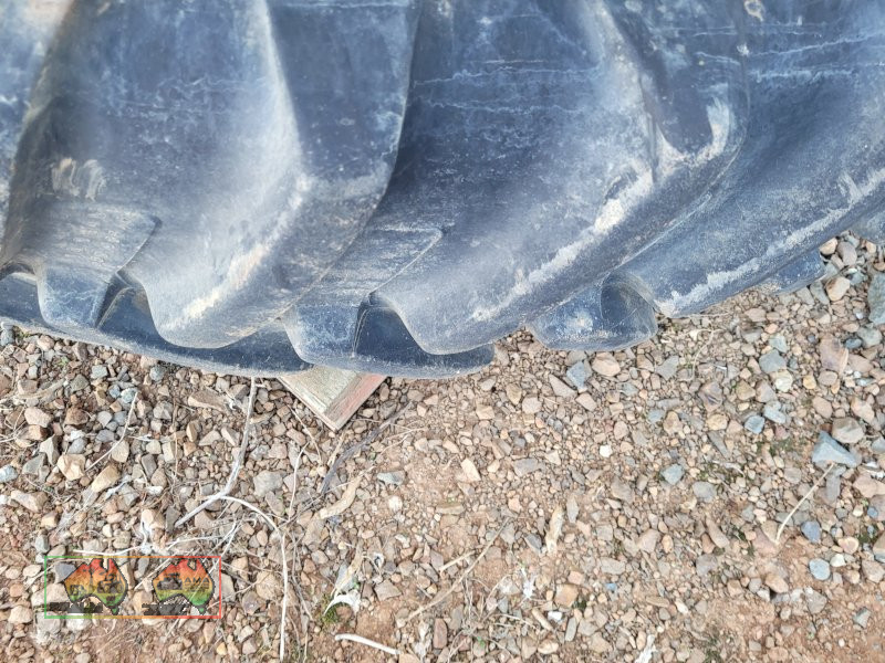 2x Row-crop Tractor Tyres & Rims - photo 5