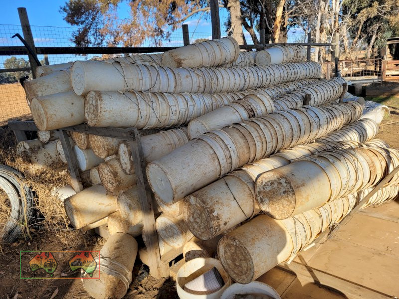 Approx 1,650 White Plastic Picking Buckets - photo 4