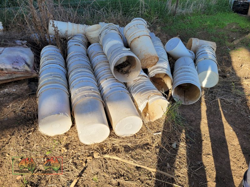 Approx 1,650 White Plastic Picking Buckets - photo 2