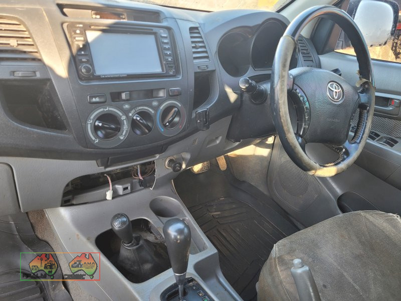 2005 Toyota Hilux 4x4 Dual Cab - photo 10