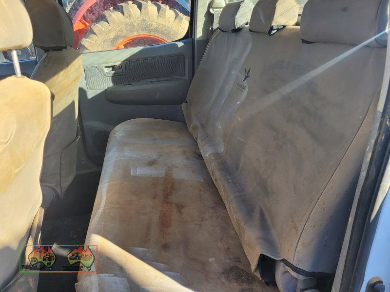 2005 Toyota Hilux 4x4 Dual Cab - photo 16