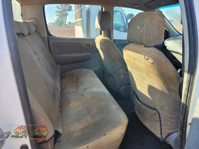 2005 Toyota Hilux 4x4 Dual Cab - photo 17