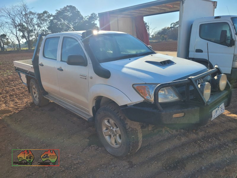 2005 Toyota Hilux 4x4 Dual Cab - photo 3