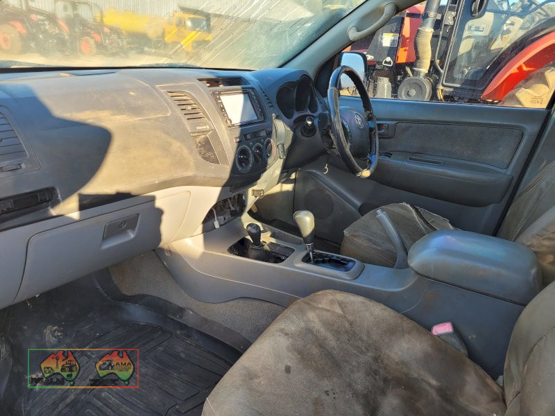 2005 Toyota Hilux 4x4 Dual Cab - photo 9