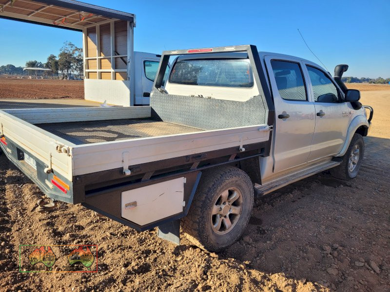 2005 Toyota Hilux 4x4 Dual Cab - photo 4