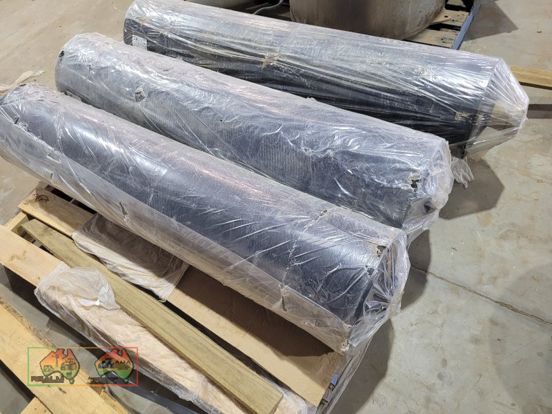 3x 3,000m Rolls of New 4'6" Black Plastic Film - photo 3