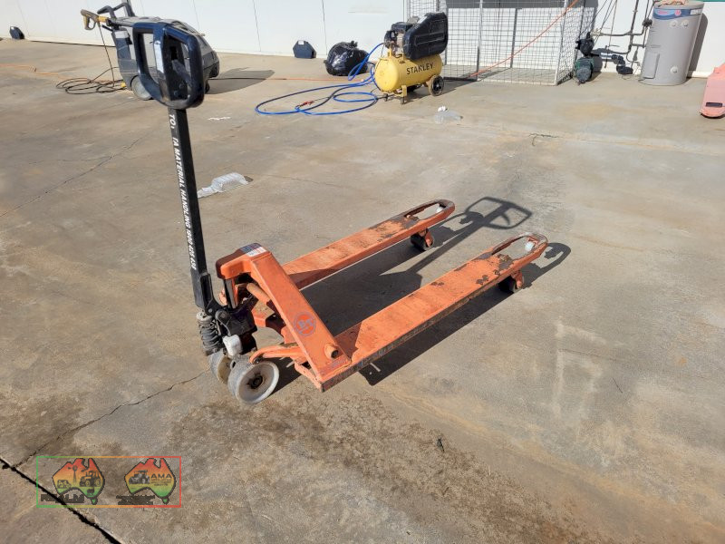 2.3t Toyota Pallet Fork - photo 4