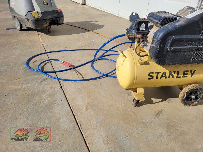Stanley V-Twin Electric Compressor - photo 2