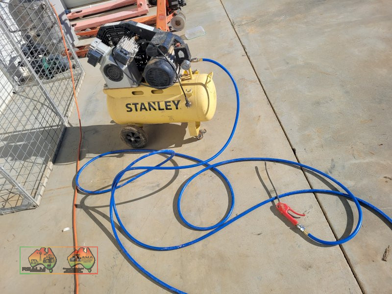 Stanley V-Twin Electric Compressor - photo 3