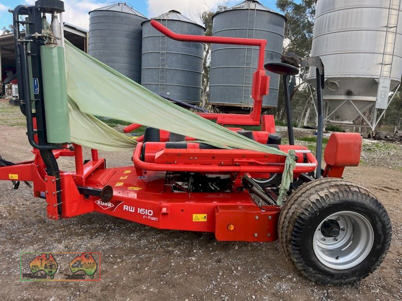 Kuhn RW 1610 e-twin silage wrapper - photo 2