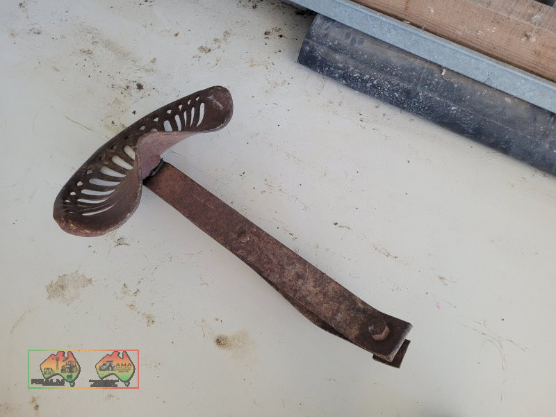 Cast Iron Tractor Seat - photo 2
