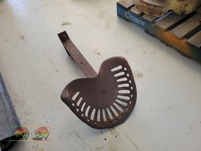 Cast Iron Tractor Seat - photo 3