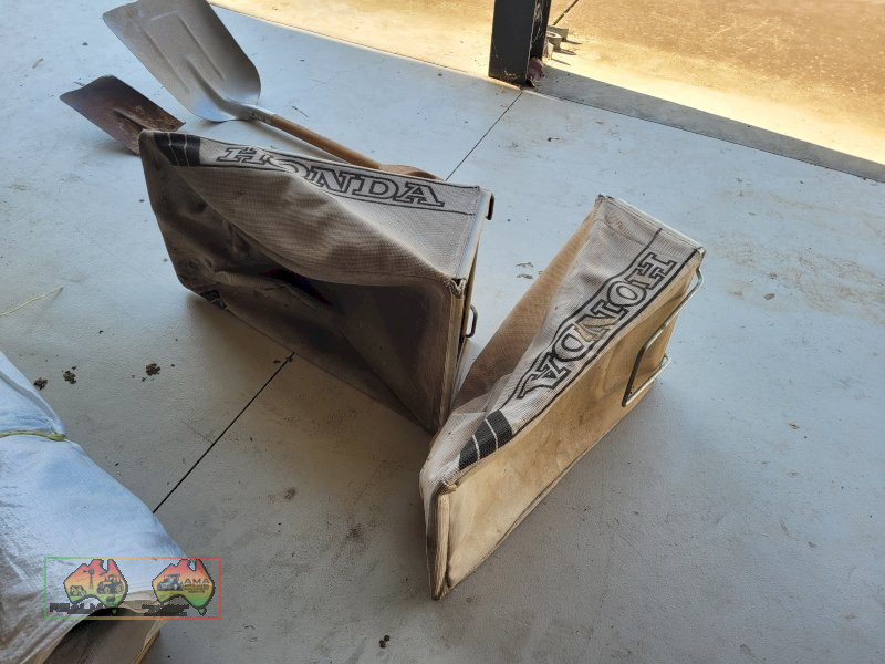 2x Honda Lawn Mower Catchers - photo 3