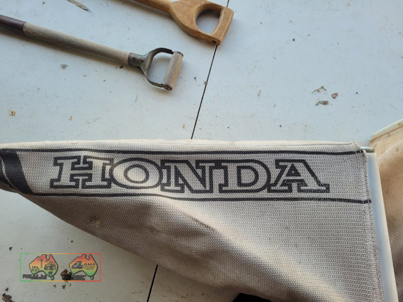 2x Honda Lawn Mower Catchers - photo 5