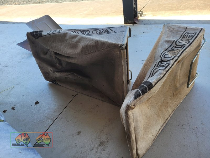 2x Honda Lawn Mower Catchers - photo 4